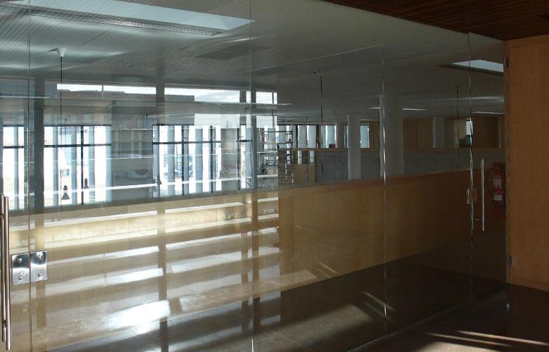 Paredes y boxes de cristal Inelcom